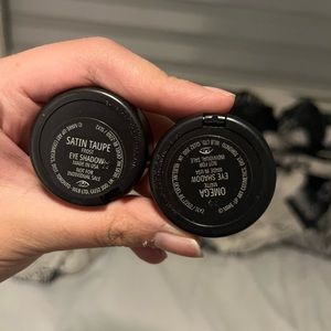 MAC eyeshadow: SATIN TAUPE & OMEGA